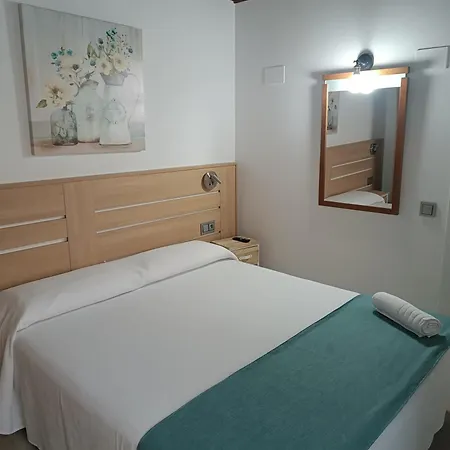 Apartamentos Turisticos Avila Puerta De Los Leales 1-2 Zewnętrze zdjęcie